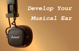 Marshallヘッドフォンと“Develop Your Musical Ear”の文字が入ったイメージ