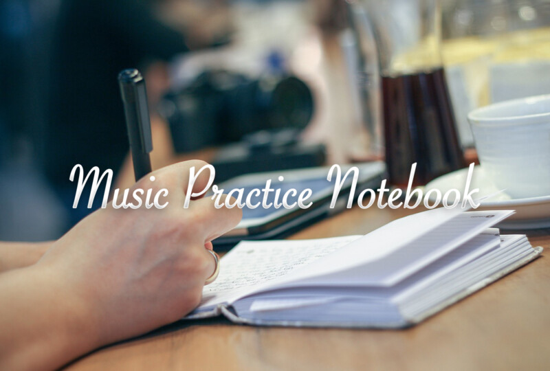 ノートに音楽練習の記録を書き込む手元のクローズアップ