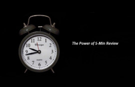 暗い背景に置かれたアナログ目覚まし時計。短時間集中の練習や時間管理を連想させるビジュアル。